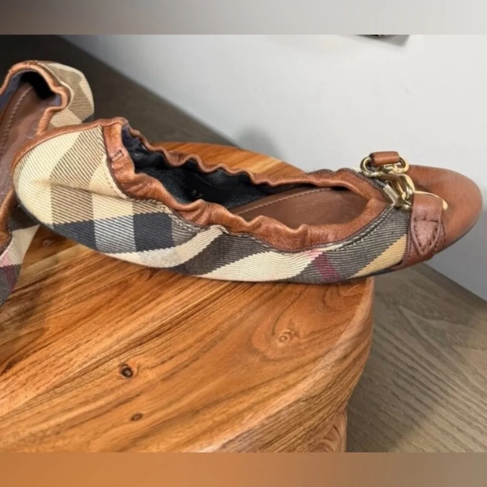 Burberry Ballet Flats House Check size 37 (6.5) Brown Tan with Gold Accents - Picture 7 of 12